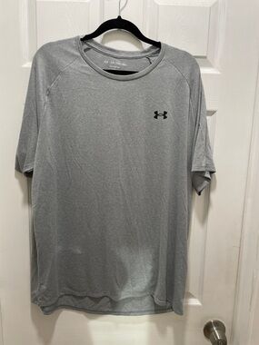 Under Armour Gray Short Sleeve Athletic Tee